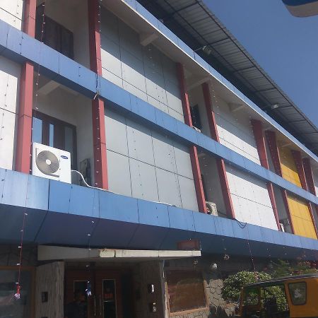 Hotel Malika Residency Ettumanoor Buitenkant foto