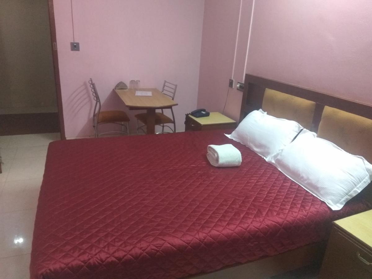 Hotel Malika Residency Ettumanoor Buitenkant foto