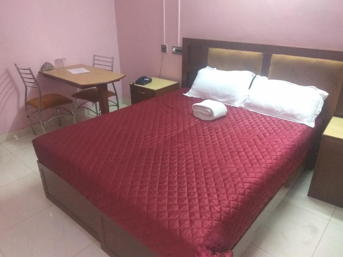 Hotel Malika Residency Ettumanoor Buitenkant foto