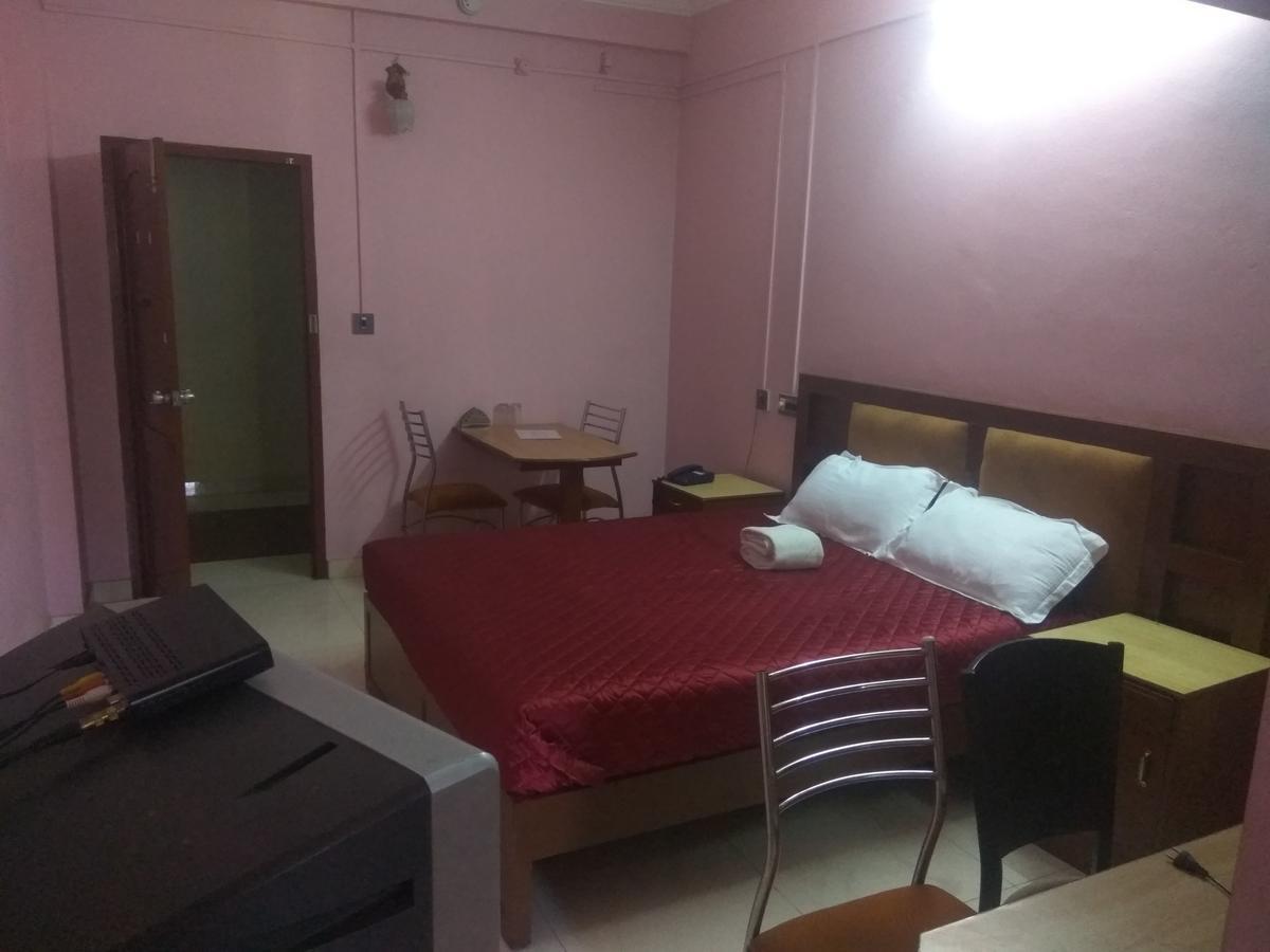 Hotel Malika Residency Ettumanoor Buitenkant foto